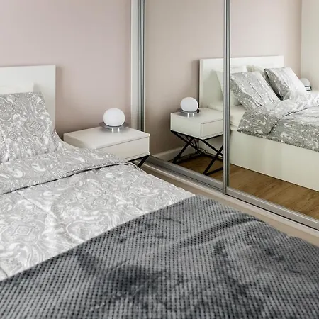 View Apartment-free Parking شقة *